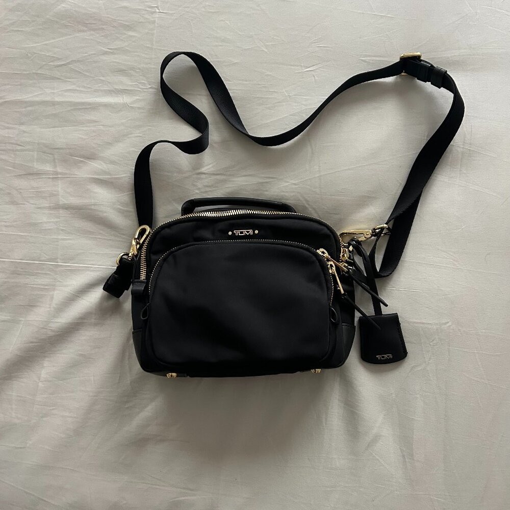 NWOT TUMI Voyageur Teghan Crossbody Bag Black with Gold Detailing